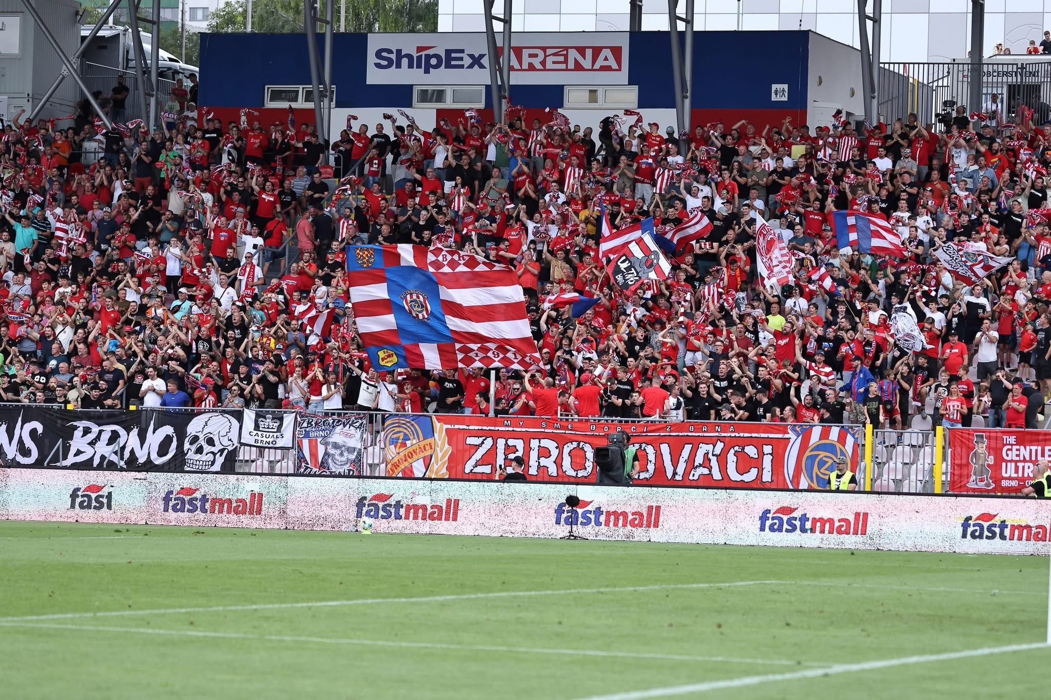 Fotbalový stadion v Brně ponese název ShipEx Aréna
